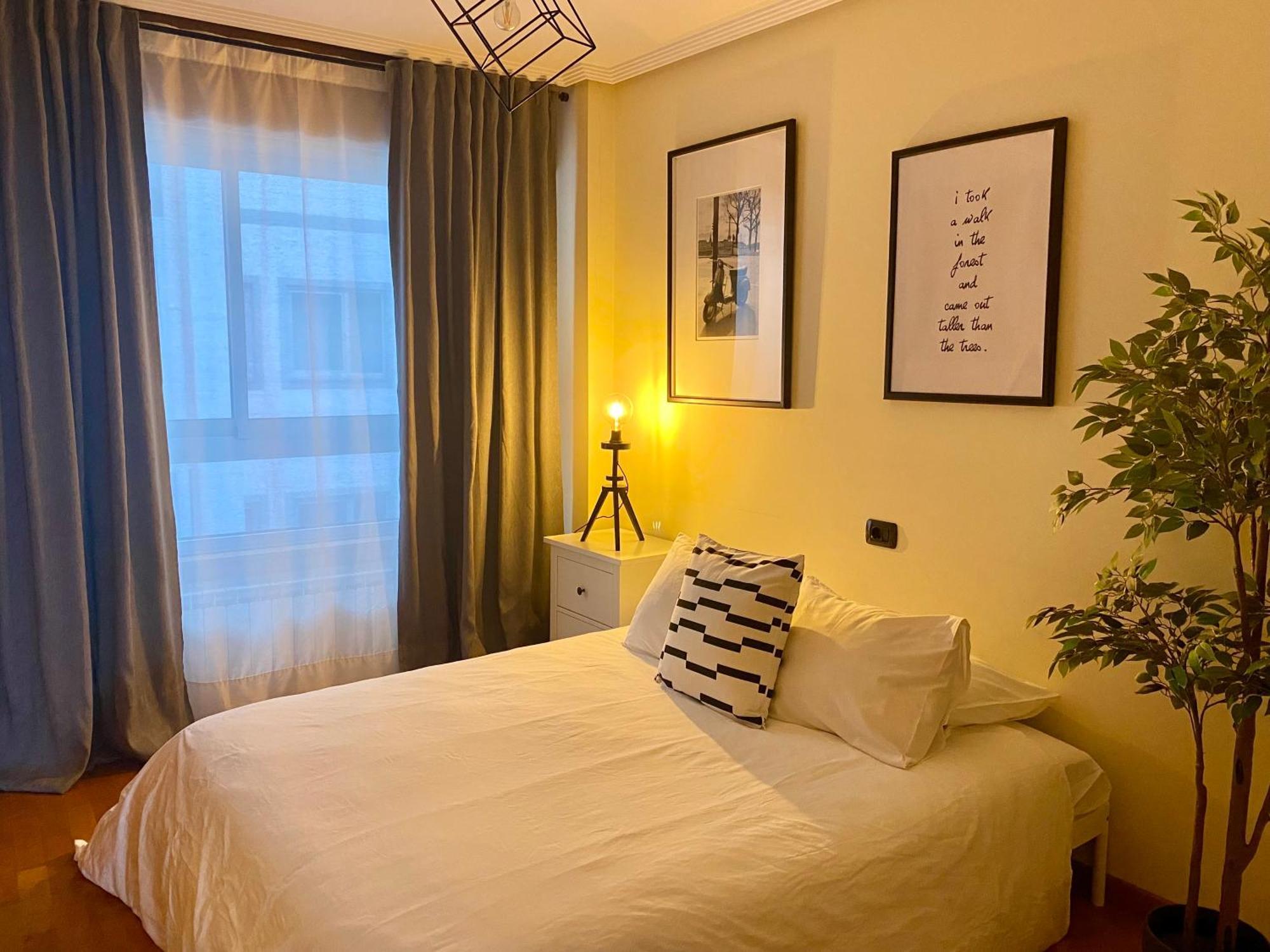 Parking, Vistas Al Mar Y Tres Habitaciones 아 코루냐 외부 사진
